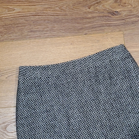 ANN TAYLOR PETITES skirt.   #3335 - Picture 2 of 6